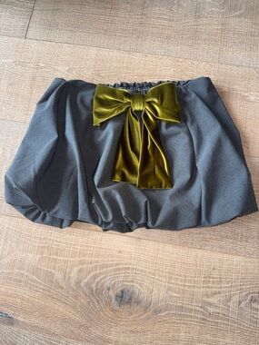Zara New with tag Gray Mini lined  bubble Skirt with Olive Velvet Bow M